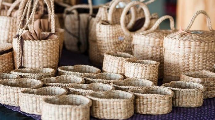 Women's accessories